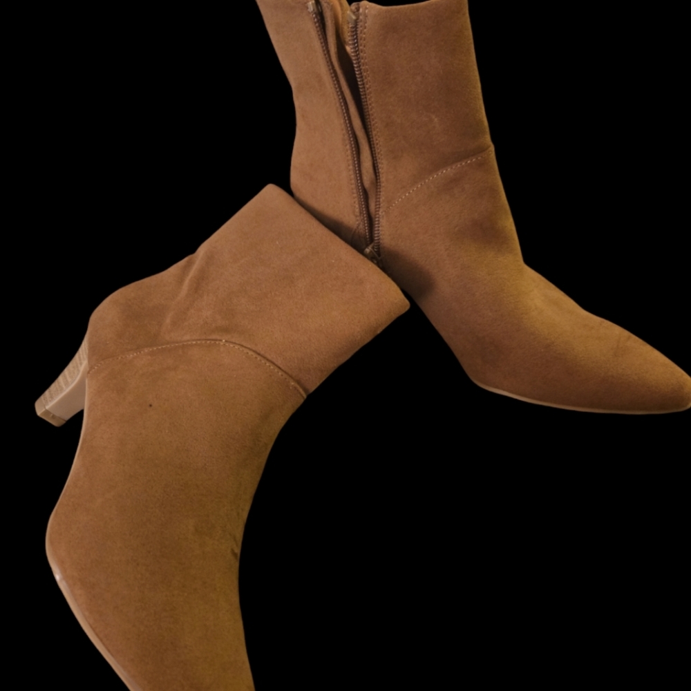 Universal Thread women tan ankle boot
